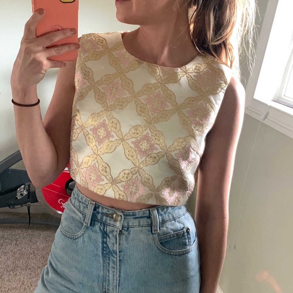 Cropped pink/gold/cream top